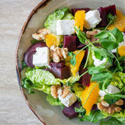 Zdrava salata sa cveklom, rukolom i pomorandžom